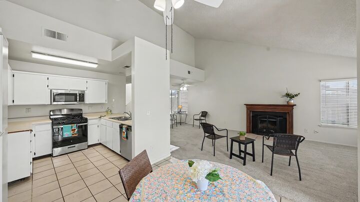 Property Photo:  807 E Harold Avenue  CA 93292 