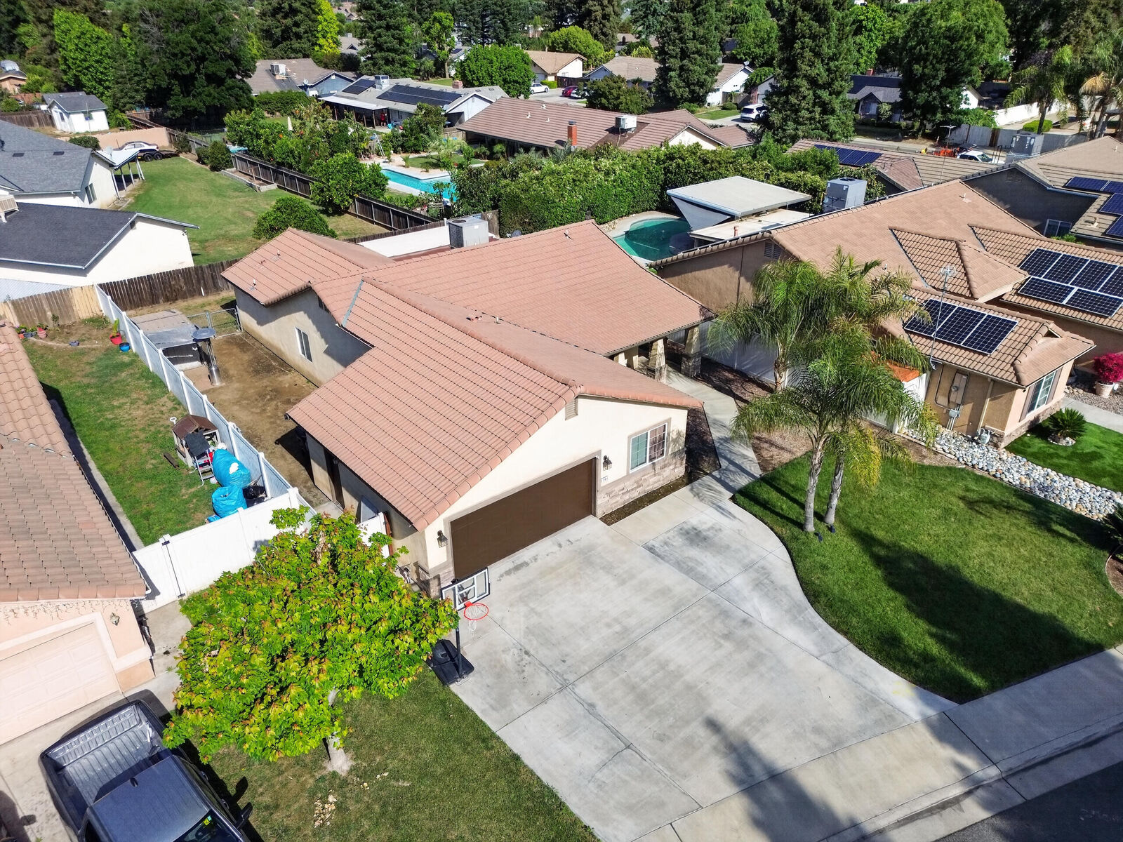 Property Photo:  283 S Parkwest Street  CA 93257 