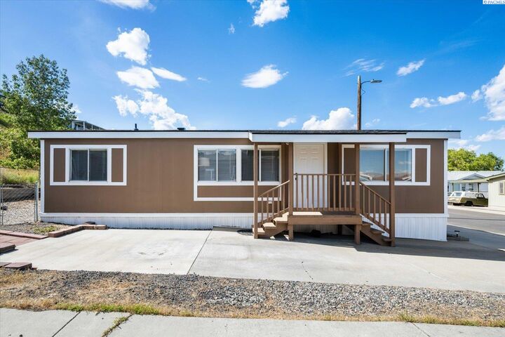 Property Photo:  84 Ridgecliff Dr  WA 99352 