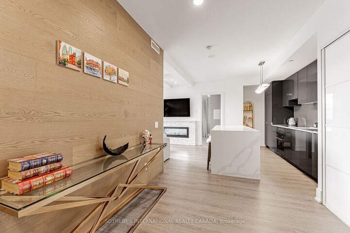 Property Photo: 7 Grenville Street 4511 ON M4Y 0E9