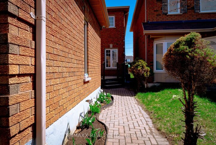 Property Photo: 92 Hartrick Place ON L1R 2C3