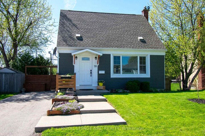 10 Blain Place N — photo 1