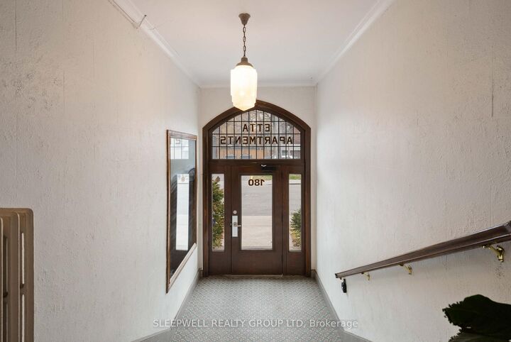 Property Photo: 180 Augusta Street 1A ON K1N 8C1