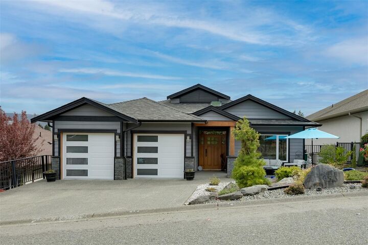 Property Photo: 853 Country Club Dr BC V8H 0K8