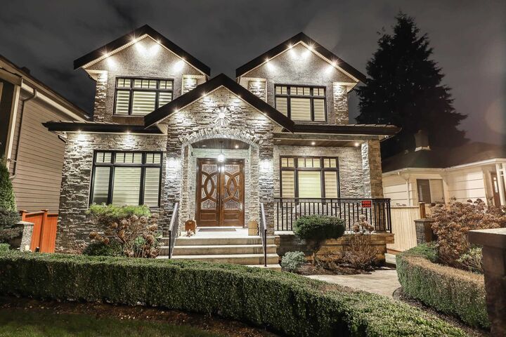 Property Photo:  66 W 44th Avenue  BC V5Y 2V1 