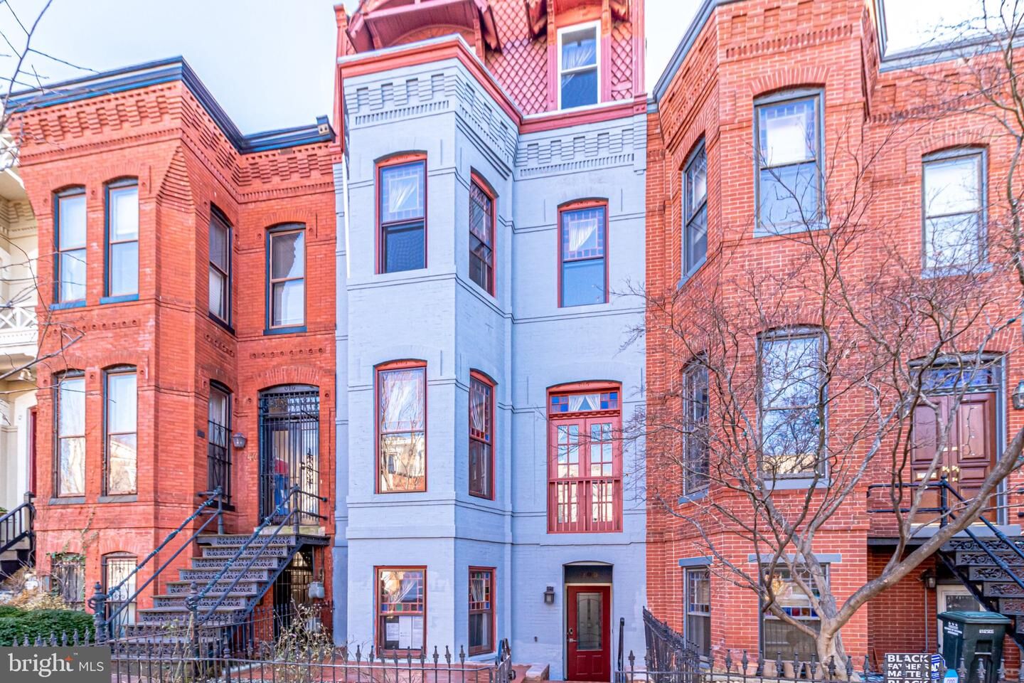 Property Photo:  409 Constitution Avenue NE  DC 20002 