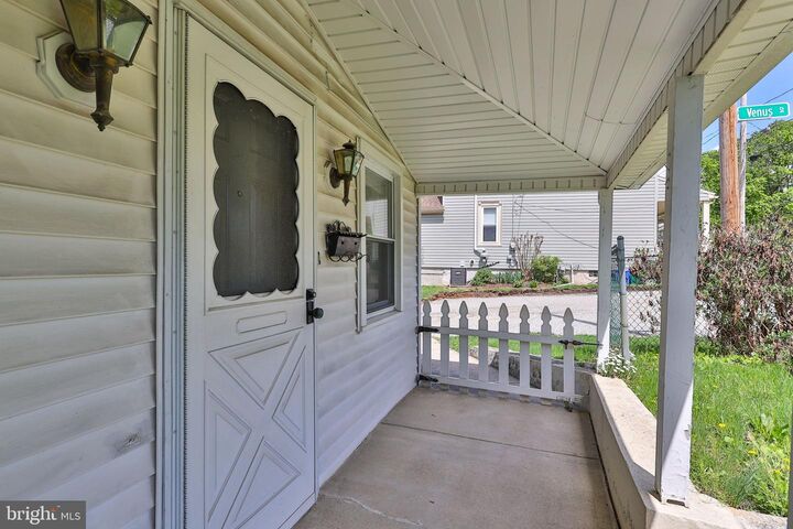 Property Photo:  1535 Monocacy Street  PA 18018 