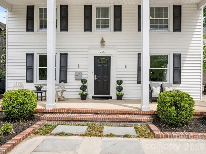 Property Photo:  225 Altondale Avenue  NC 28207 