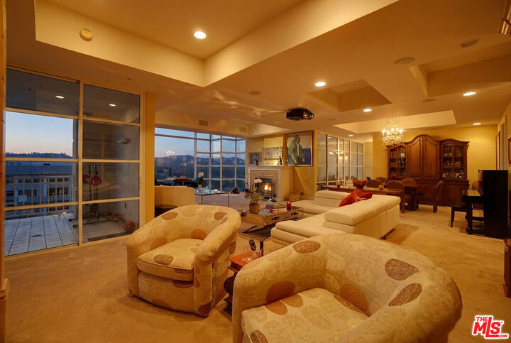 Property Photo:  10380 Wilshire Blvd  CA 90024 