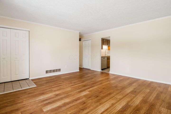 Property Photo:  5620 Fescue Drive  OH 43026 