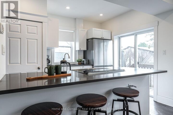 Property Photo:  193 St Vincent Street South  ON N5A 2X2 