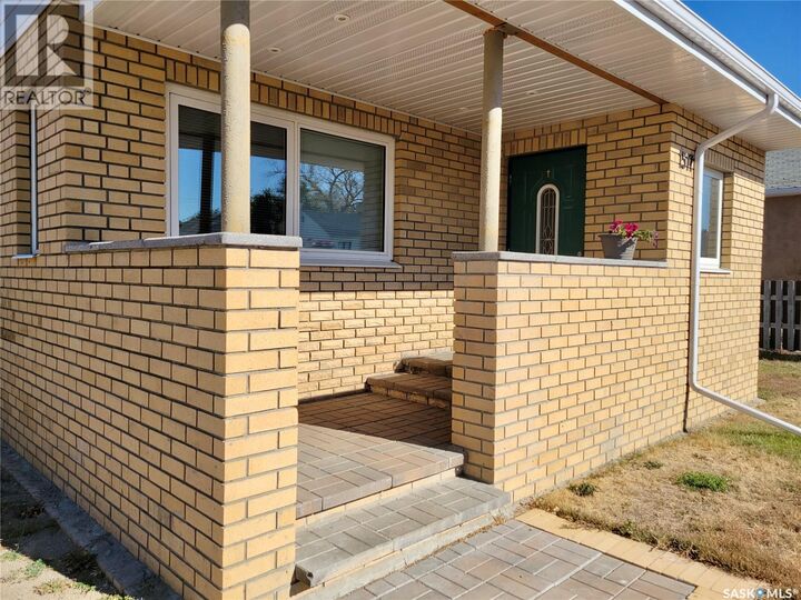 Property Photo:  1517 3rd Street  SK S4A 0S5 