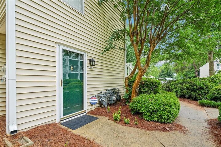 Property Photo: 1212 Glenleaf Drive GA 30092