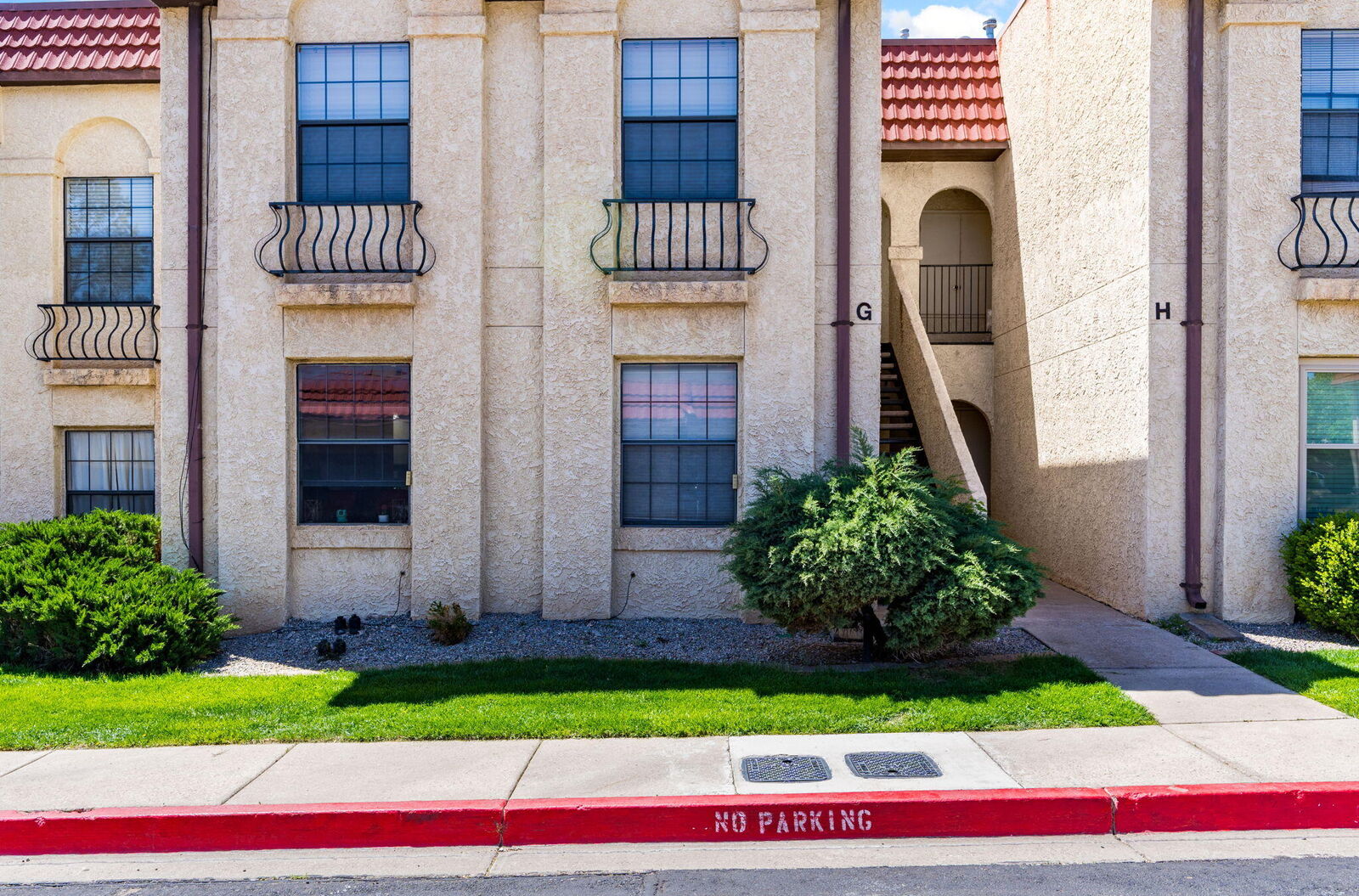 Property Photo:  805 Country Club Drive SE Apt 1G  NM 87124 