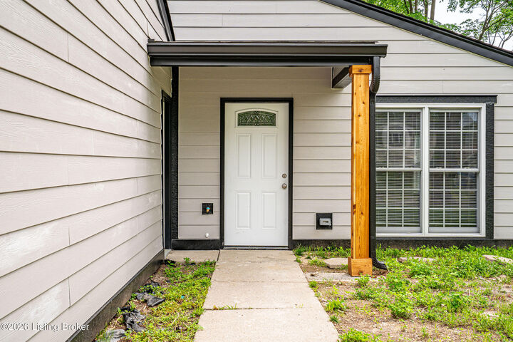 Property Photo: 8515 Coco Ct KY 40219