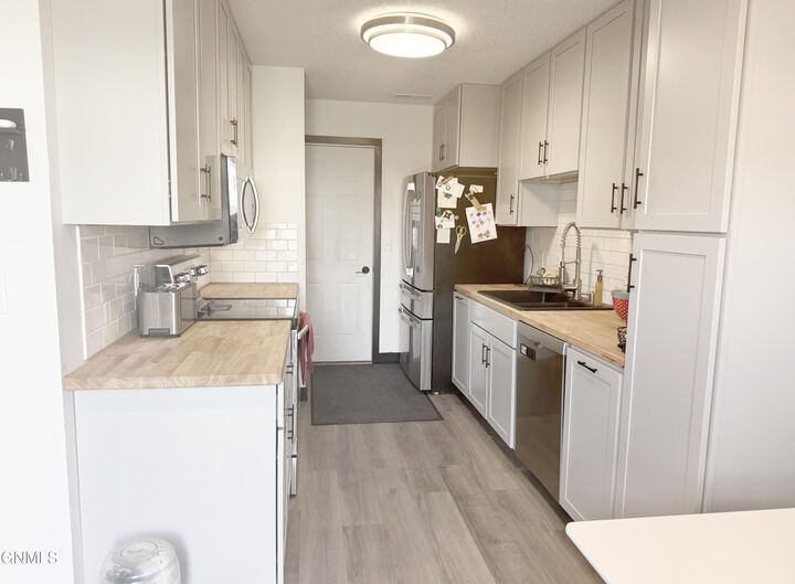 Property Photo:  6446 Reily Road  ND 58504 
