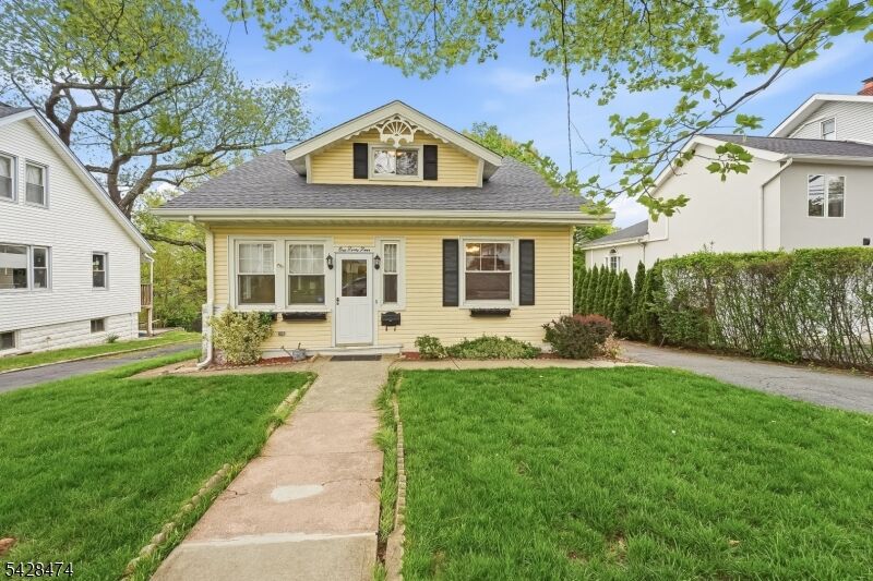 Property Photo:  144 Crestwood Ave  NJ 07110 