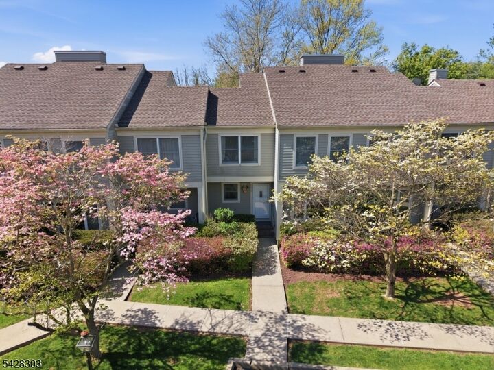 Property Photo:  203 Knoll Way  NJ 08553 