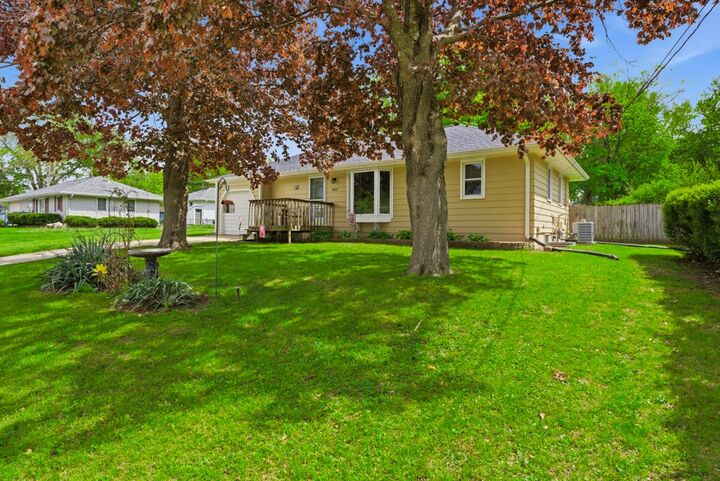 Property Photo:  907 W Euclid Avenue  IA 50125 