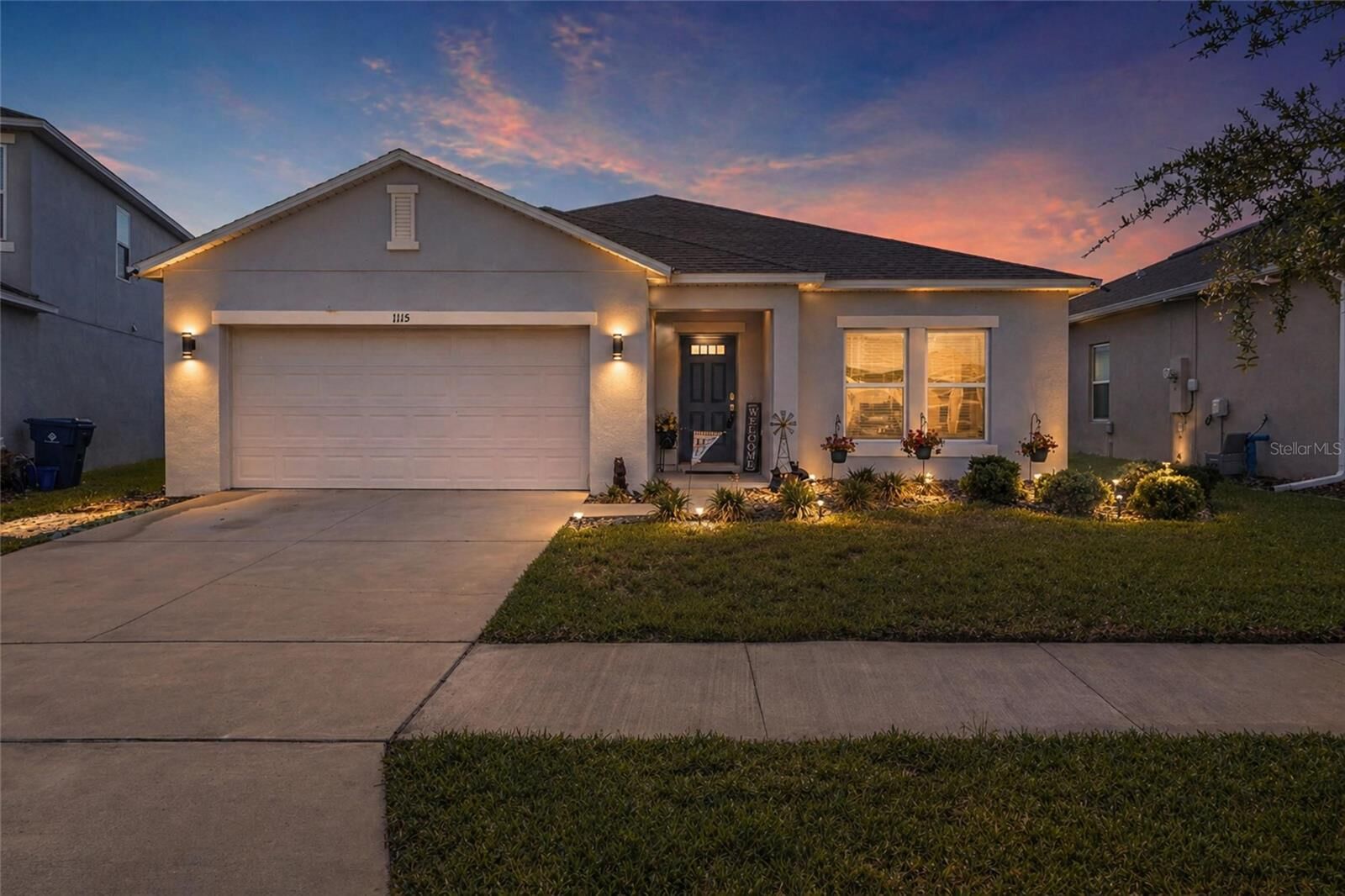 Property Photo:  1115 Calico Pointe Circle  FL 34736 