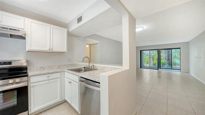 Property Photo:  1720 Glenhouse Drive 326  FL 34231 