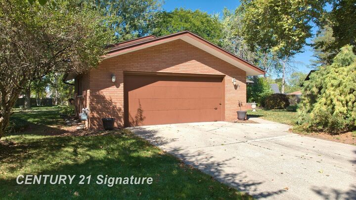 Property Photo:  47 Bretton Place  MI 48602 
