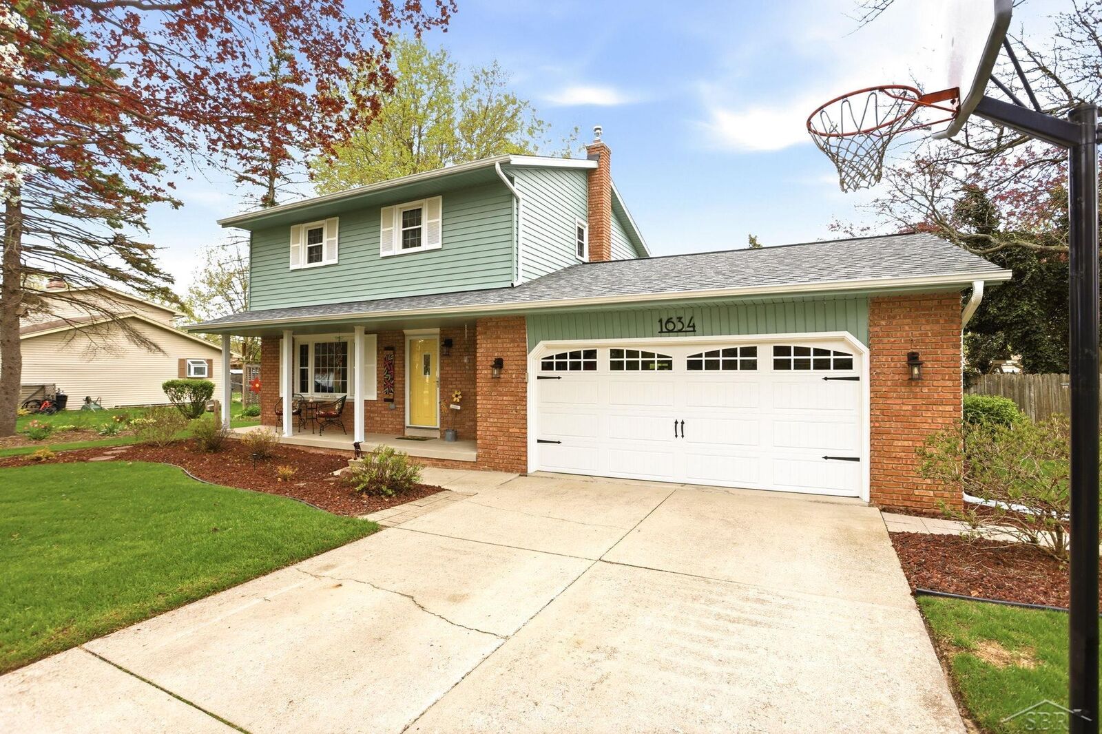 Property Photo:  1634 Briarson Drive  MI 48638 