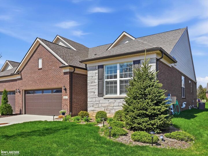 Property Photo:  40617 Tulip Trce  MI 48036 