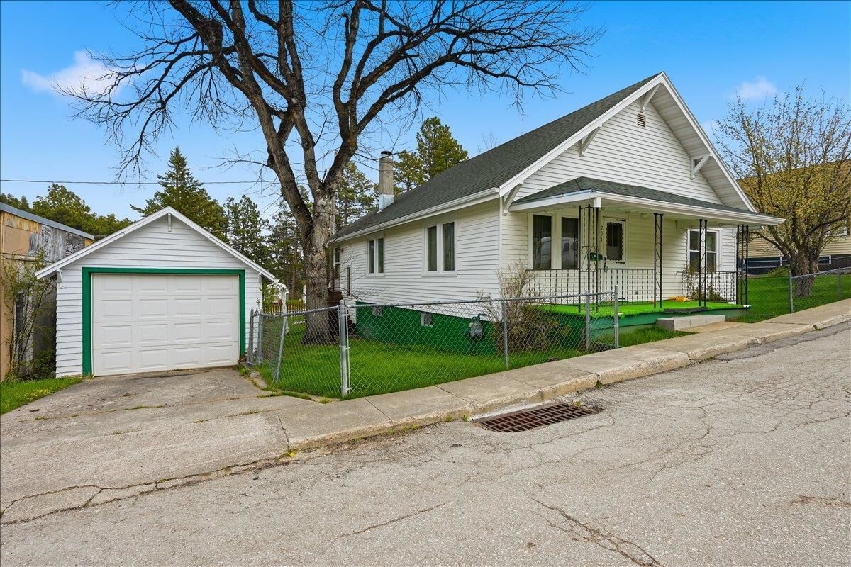 Property Photo:  204 Anderson Street  SD 55754 
