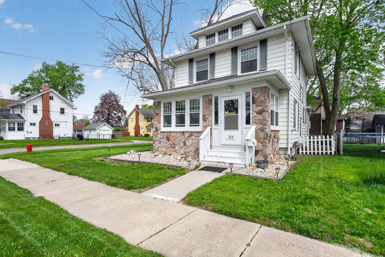 Property Photo:  810 Union Street  MI 49203 