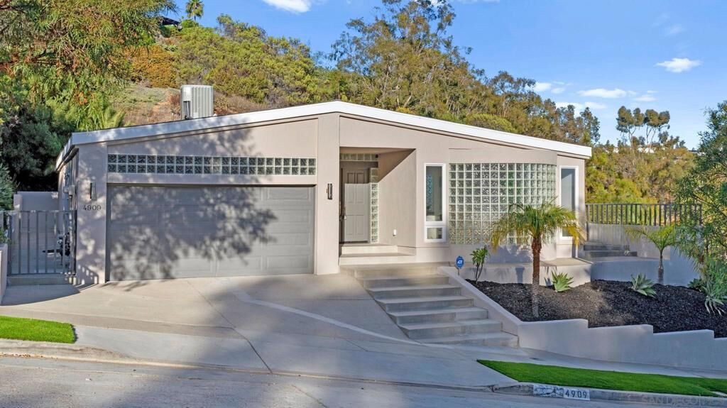 Property Photo:  4909 Pacifica  CA 92109 