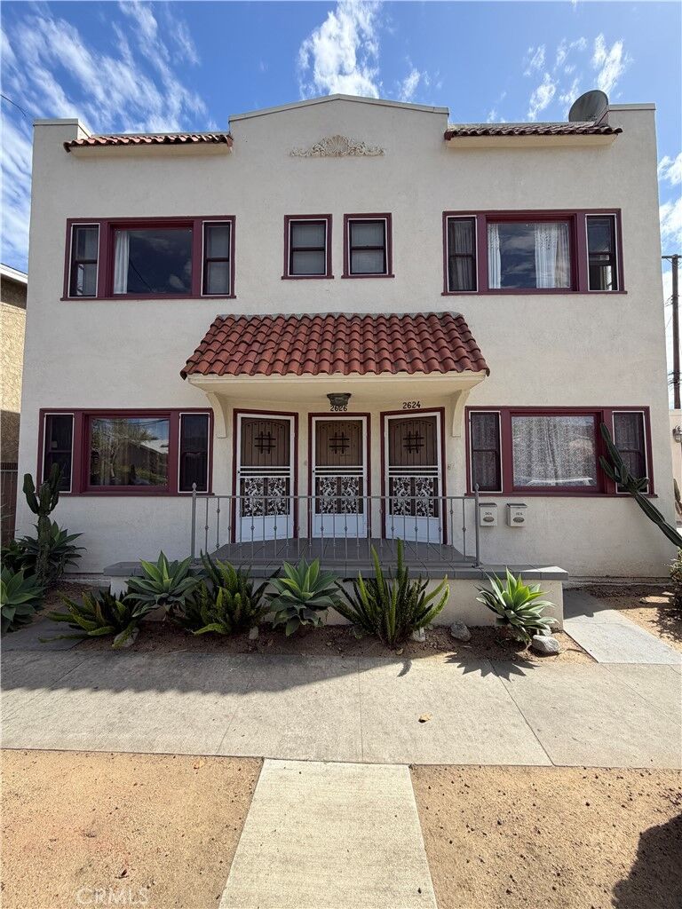 Property Photo:  2624 E 6th  CA 90814 