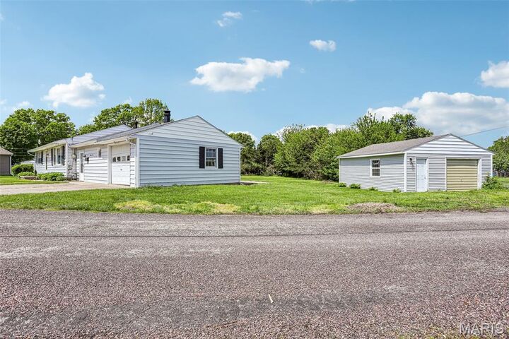 Property Photo: 1909 N Jackson Street IL 62056
