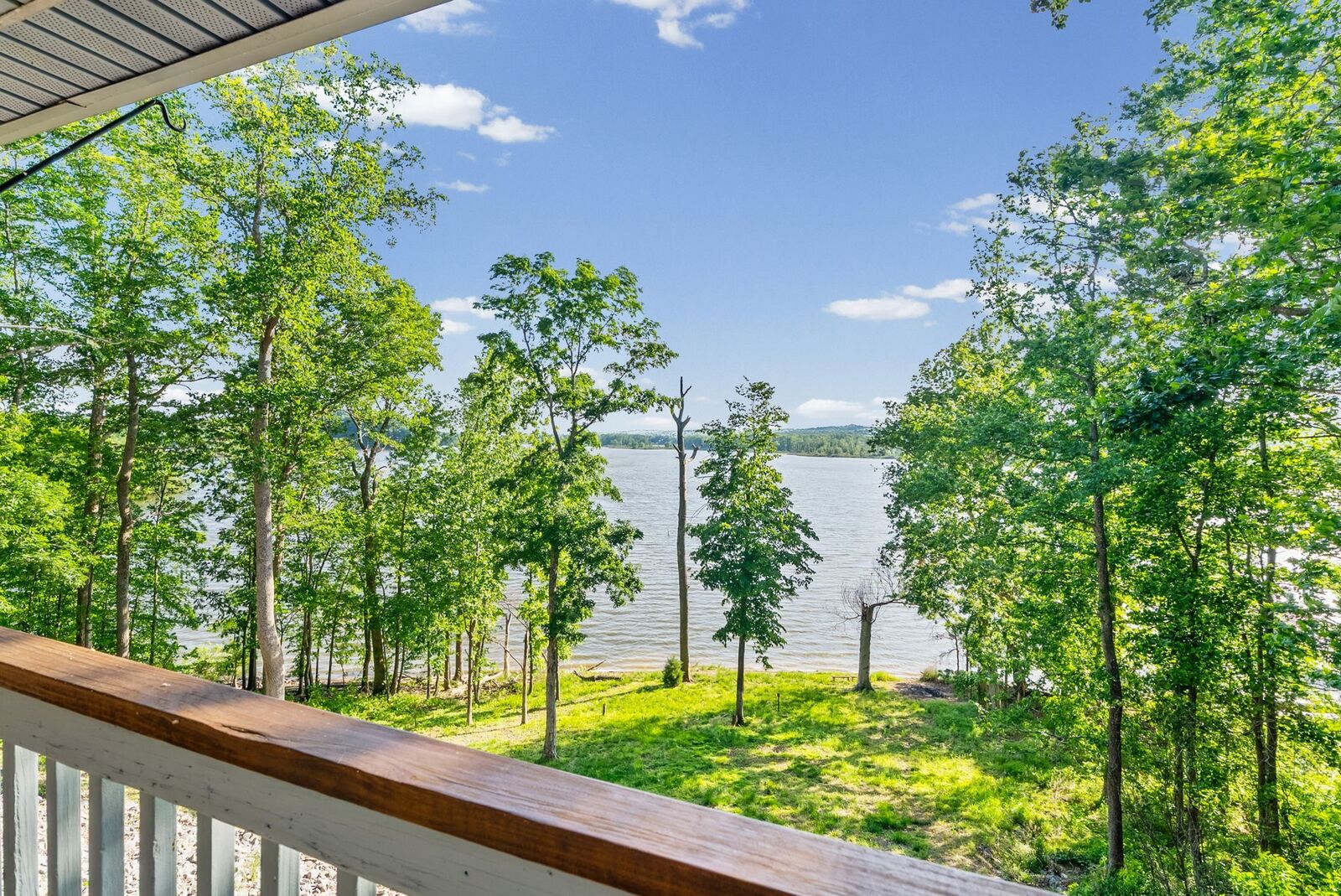 Property Photo:  438 Harbor Dr  TN 37028 