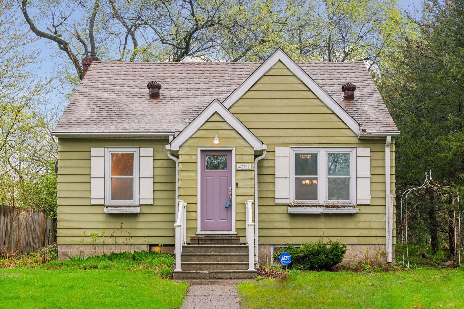 Property Photo:  4721 Lakeview Avenue N  MN 55429 