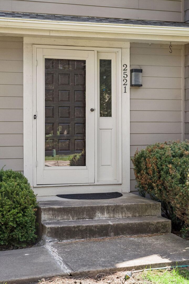 Property Photo:  2521 Abbey Hill Drive  MN 55305 