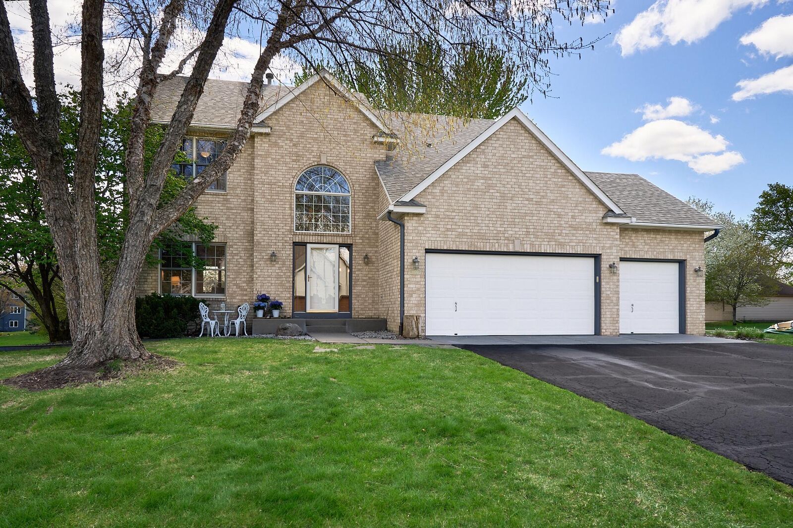 Property Photo:  9950 Lee Drive  MN 55347 
