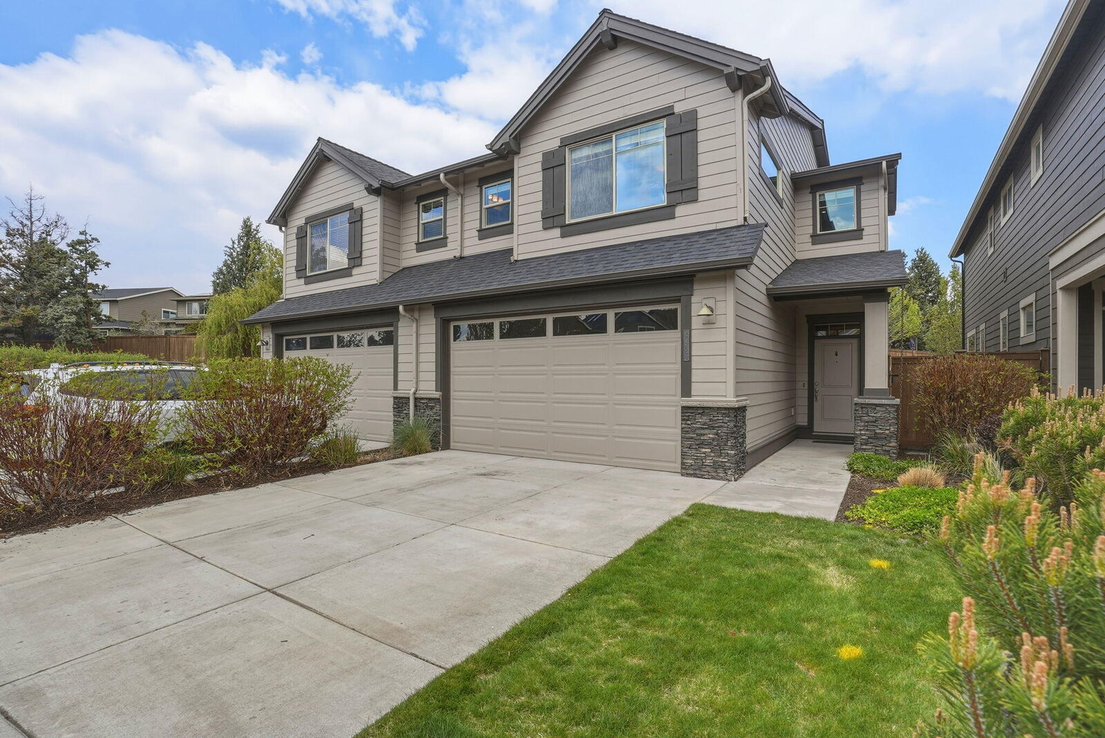 Property Photo:  20724 Sierra Drive  OR 97701 
