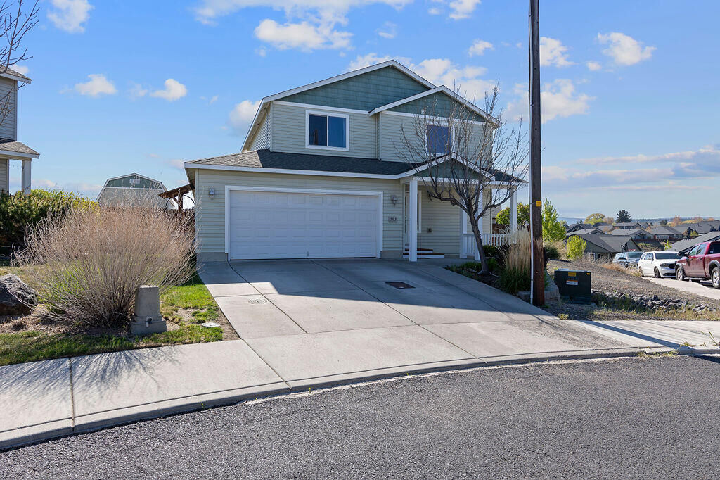 Property Photo:  792 NE Robin Place  OR 97754 