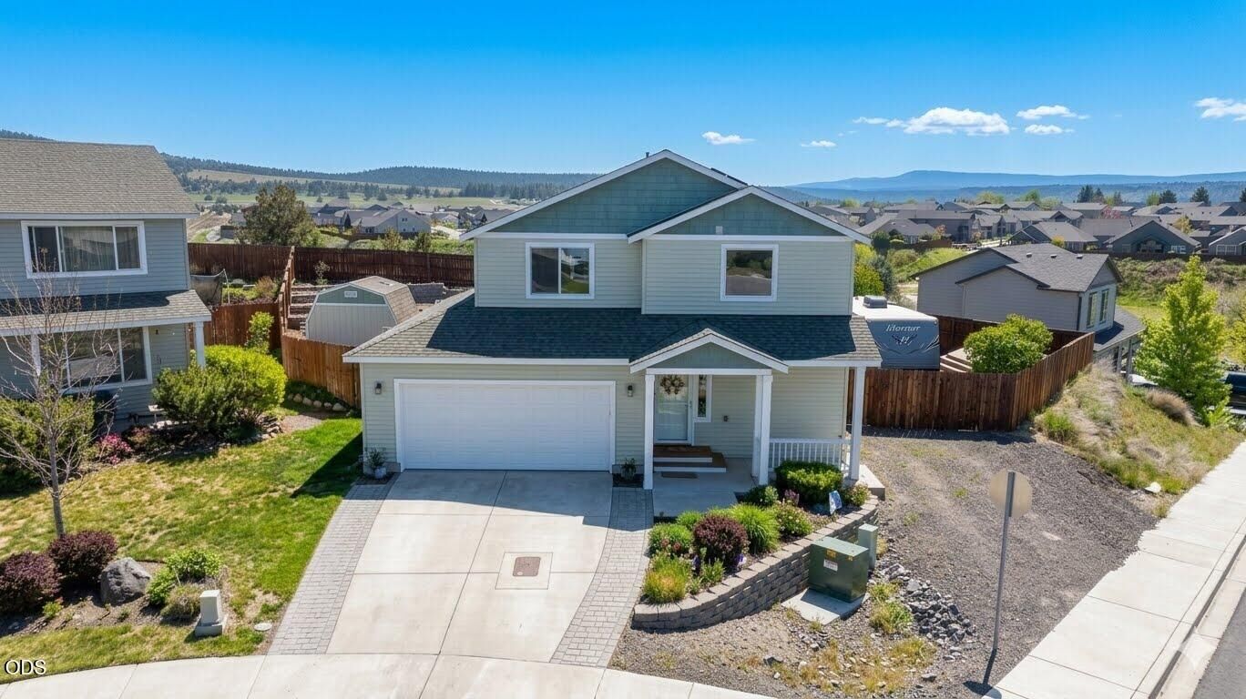 Property Photo: 792 NE Robin Place OR 97754