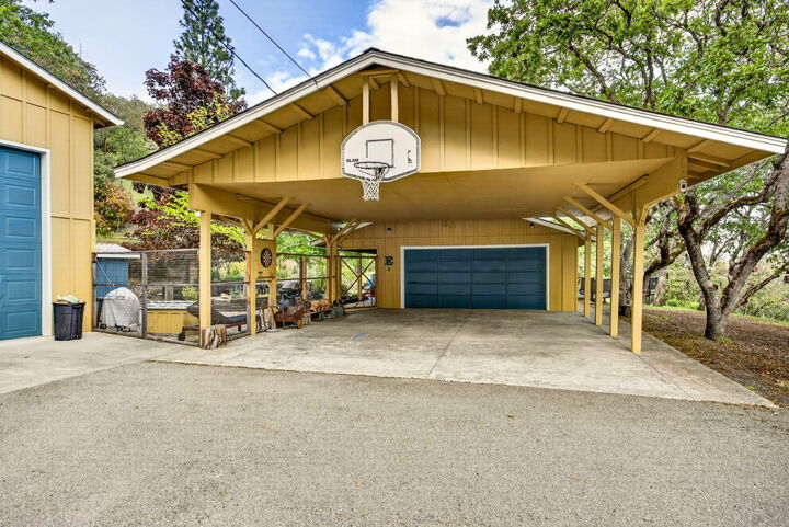 Property Photo:  455 Morton Way  OR 97530 