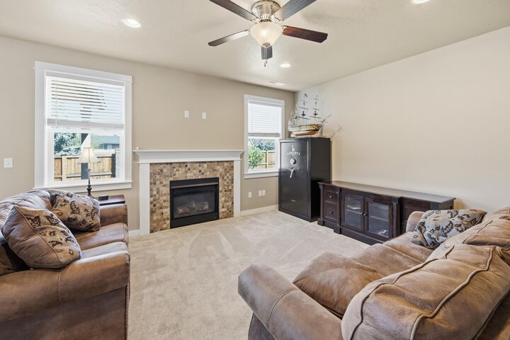 Property Photo:  1770 SW 36th Way  OR 97756 