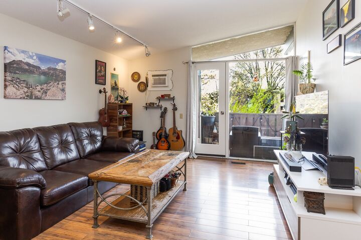 353 Boyce Crescent 11 — photo 1