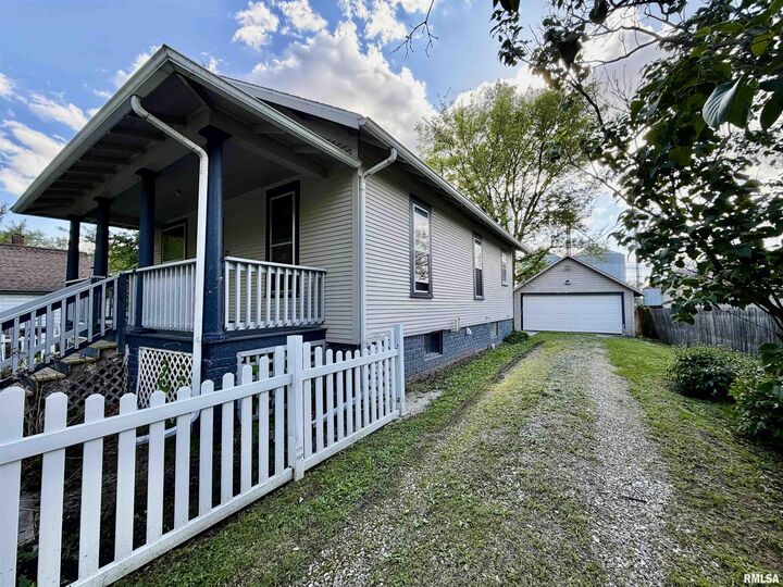 Property Photo: 215 S Fulton Street IL 61415