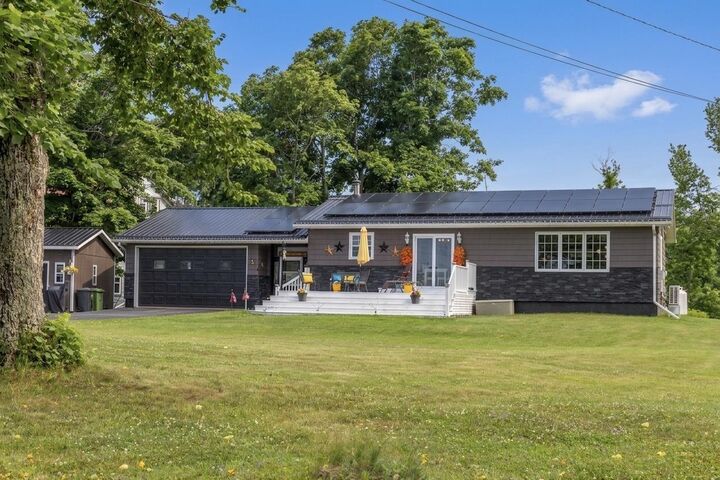 Property Photo: 76 Pleasant Street PE C0A 1G0