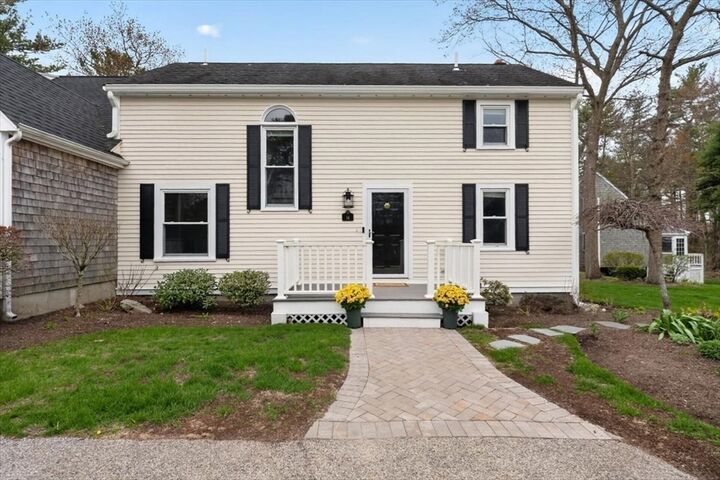 Property Photo:  14 Cedarledge Village 14  MA 02025 