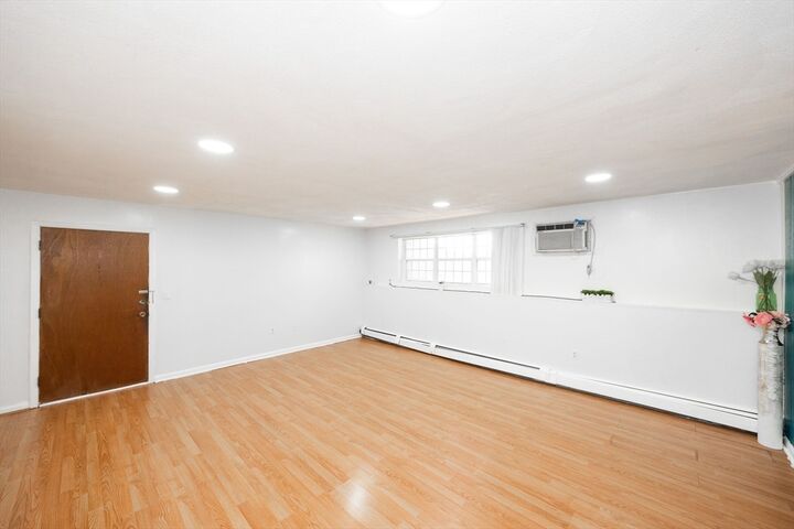 Property Photo:  12 Williamsburg Ct 1  MA 01545 