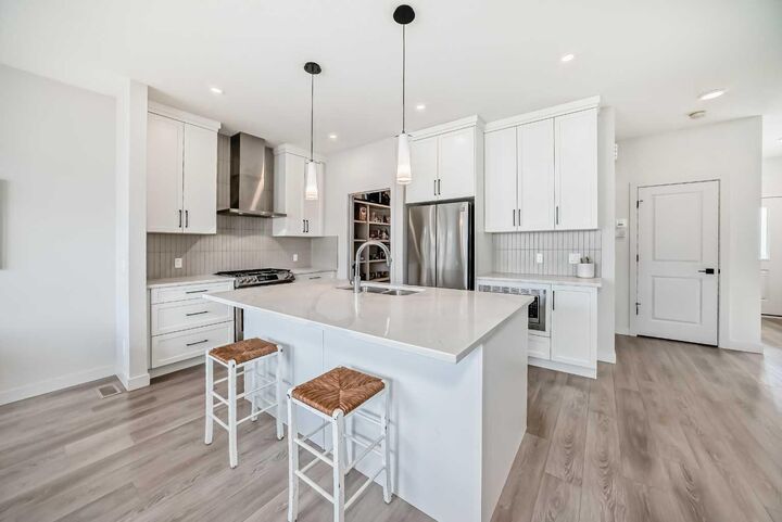 Property Photo: 81 Willow Court AB T4C 2S7