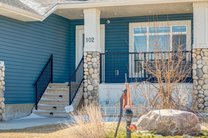 Property Photo: 102 Speargrass Crescent AB T0J 0M0