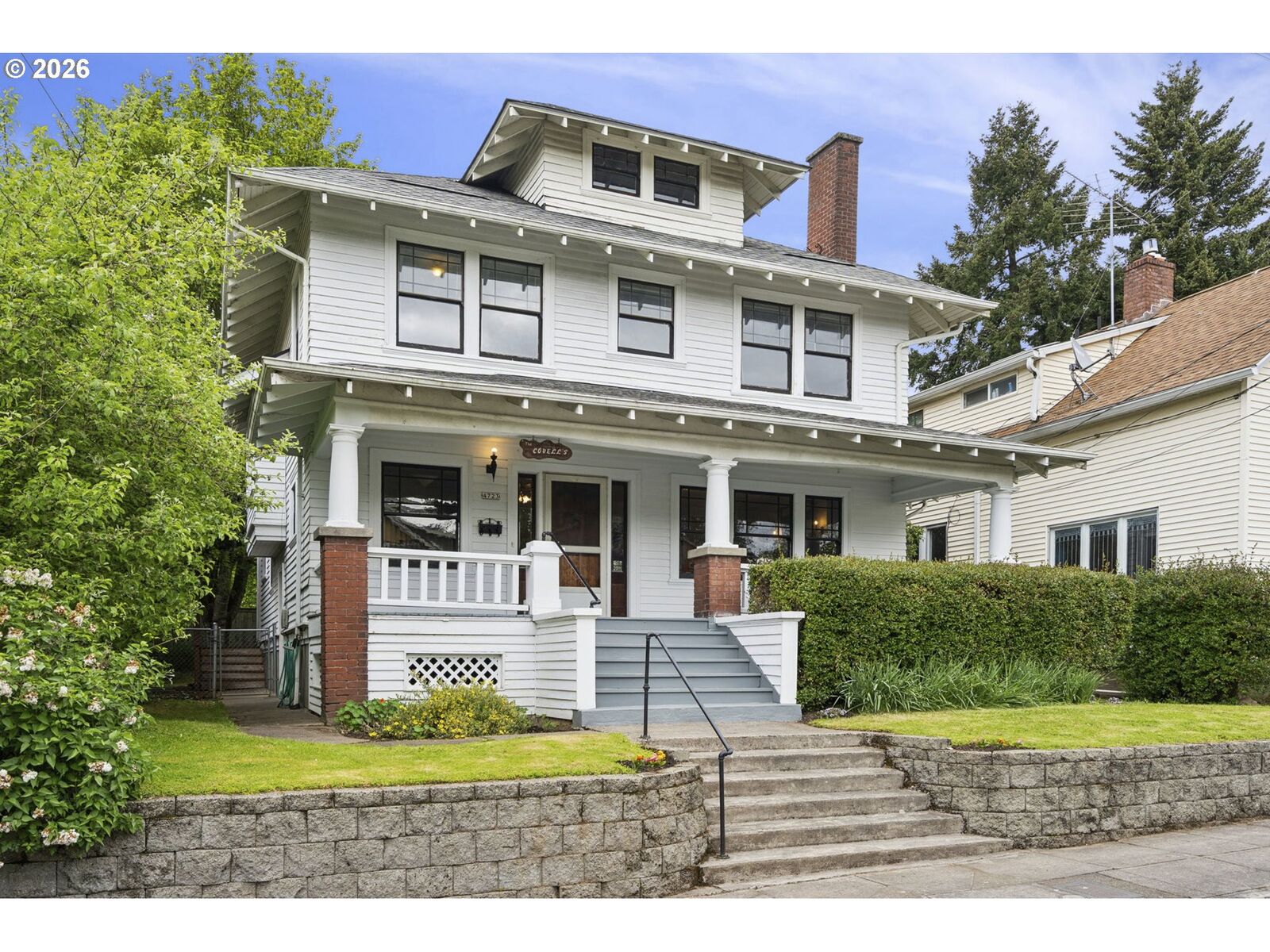 Property Photo:  4723 SE Taylor St  OR 97215 